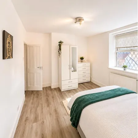Away From 4-bed St George Apartamento